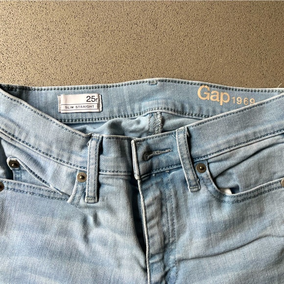 Gap Slim Straight Light Wash Jeans - Picture 7 of 11